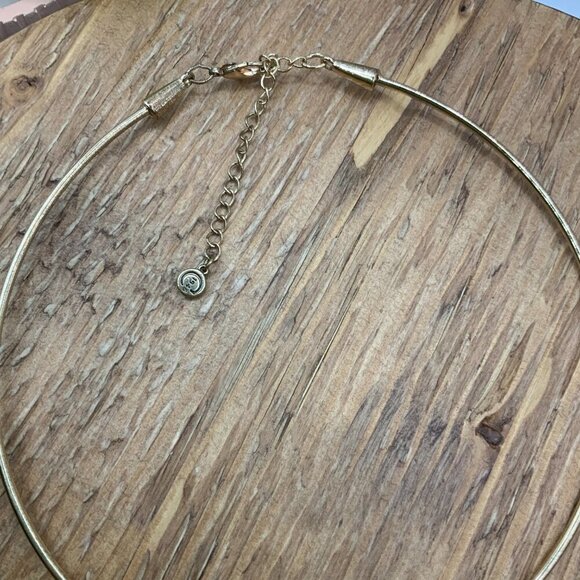 Est. 1946 Gold Tone Collar Dangling Tear Drop Pendant Necklace - Picture 5 of 6